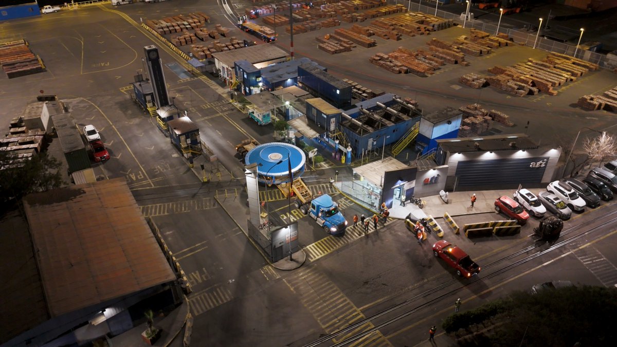 📌ATI refuerza su rol estratégico con maniobra de carga sobredimensionada exitosa.

✅Coordinación con organismos y partners permitió trasladar engranajes mineros de gran tamaño sin interferencias. 👉tinyurl.com/3znewxee