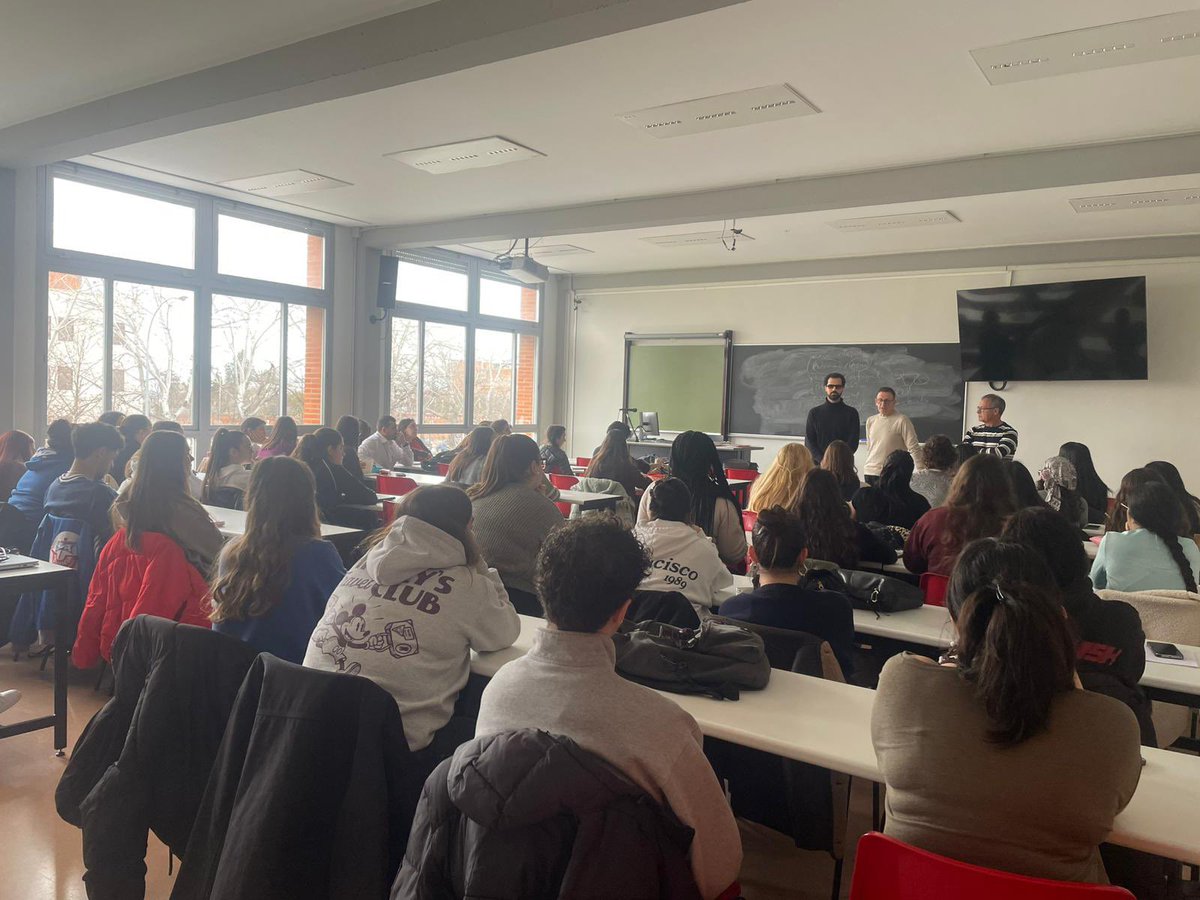 unescoUR's tweet photo. Gracias Tomás, Jesús e Issa @RiojaAcoge por venir a contar al estudiantado de Trabajo Social y Derecho el proyecto que estáis realizando y por contar con su participación. La voz de la juventud es esencial para cambiar a comunidades más inclusivas ¡Muchas gracias! https://t.co/sKaMiRrjCL