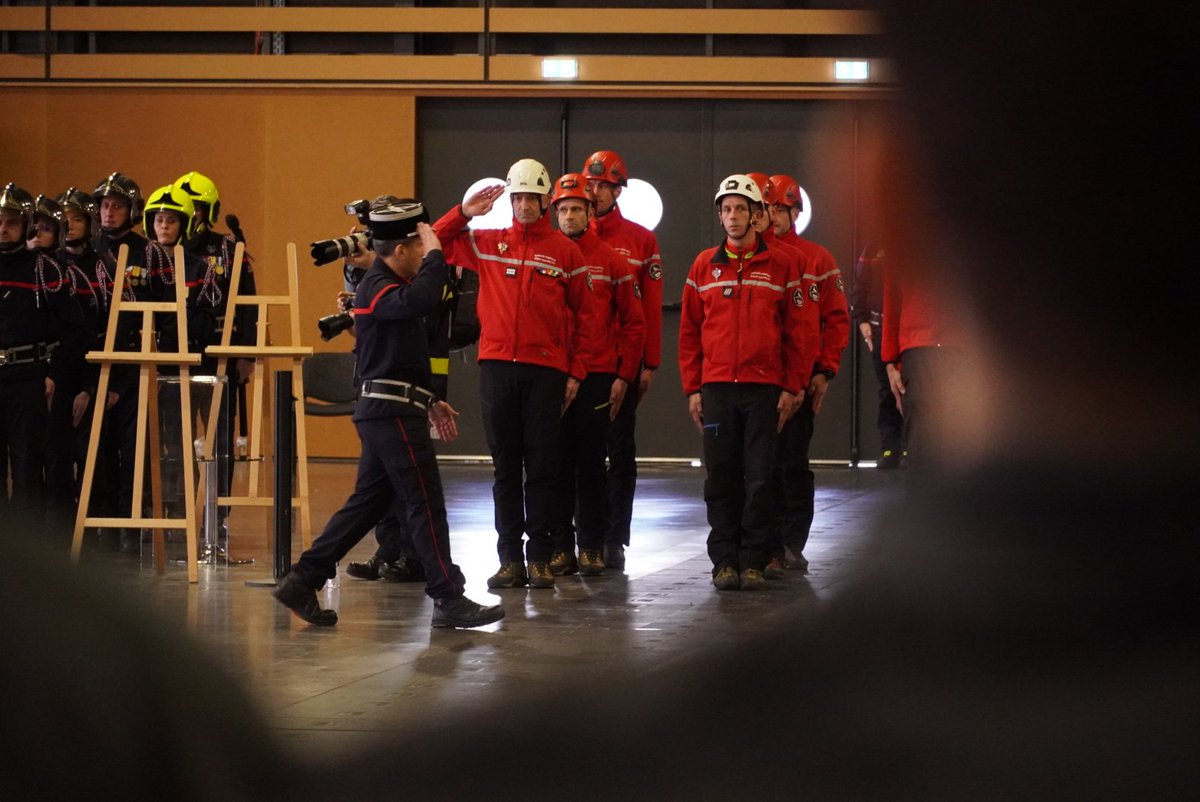 MarianneMaximi's tweet photo. Ce matin, avec les pompiers et les soignants, nous avons rendu un hommage national au sergent Maxime Pillitieri, pompier professionnel, et la médecin-lieutenant Sophie Fleurquin.

C'est la Nation qui leur est redevable pour leur engagement.

Toutes mes pensées à leurs proches. https://t.co/Odlo6KPXEV