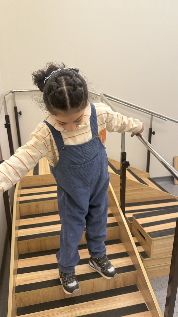 fa6em_32's tweet photo. 🗣️
من ولادتها وهي تتدرب على الحياة👧🏻🌟

وانا اتدّرب على الصبر☀️🕑

ما أعرف من فينا فخورة بالثانية اكثر؟!

بس الأكيد إن الإسـتـسلام ما كان خيار✨ https://t.co/3YzZcEgEAt