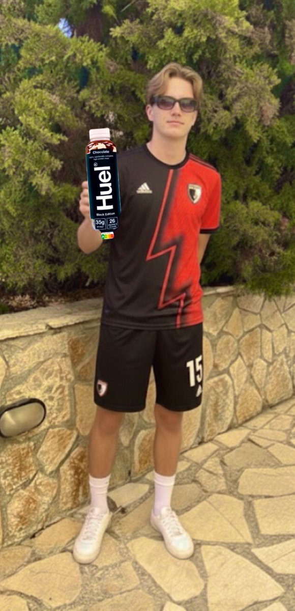 LargeLadsFC's tweet photo. 🚨Food to fuel your goals. We have officially partnered with Huel to give us the strength we need to push hard in our games and promote more trophies!

…read below. #huel #fuelwithhuel #largeladhuel https://t.co/X0Ar5Ku8w1