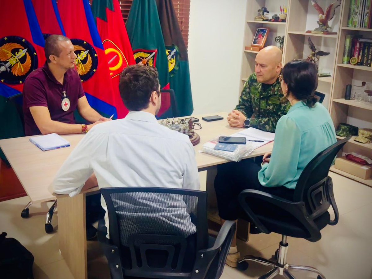 ftc_omega's tweet photo. En San José del Guaviare, la Fuerza de Despliegue Rápido N.º 11 del @COL_EJERCITO participó en un espacio de diálogo con el @CICR_co, orientado a la protección de la población civil y la promoción del respeto al DIH. 🤝🇨🇴

#RespetamosDDHH https://t.co/AuDR6ePmd3