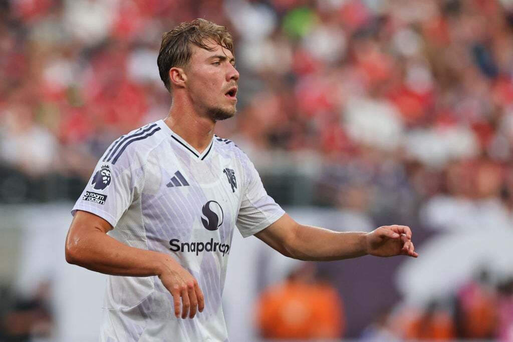 CediFootball's tweet image. Hojlund’s rise isn’t Rashford’s return story—his form in Serie A isn’t a guaranteed blueprint for United. Hargreaves’ claim misses the point: United already has Sesko proving a different path. Focus on fit, not fantasy. #ManUtd #FootballInsights