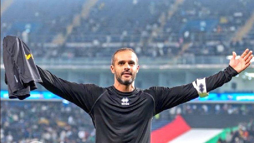 #بدر_المطوع
لكل زمان رجال ... وبدر المطوع رجل كل زمان  💛  عجزنا وإحنا نقول كثر الله خيرك على عطاء دائم مستمر من أجل القلعة الصفراء 💛💛
أنت رمز العطاء ورمز الوفاء ورمز النجاح .