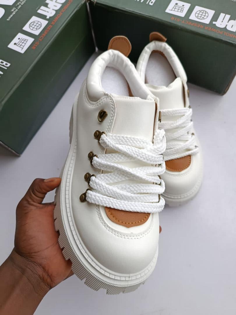 ChockBenny's tweet image. Just Landed
Available now in store in two perfect colors white and black

As usual, available in different sizes 40 41 42 43 44 45 and 46

PRICE: 65,000NGN
#PerthTanapon #fypviraltwitter #buyquality #wearquality #fypシviral