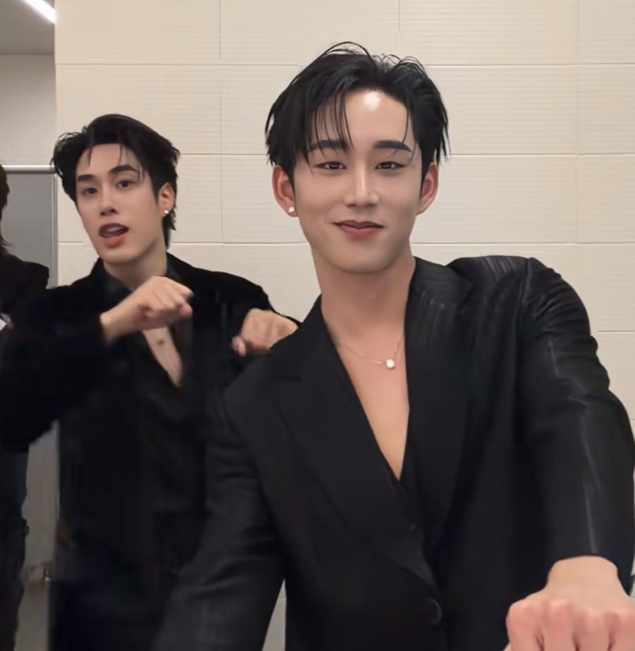 Soulmate2H's tweet image. เจ้าของร้านดอกไม้ก็อยู่นี่แทนที่จะสั่งไว้