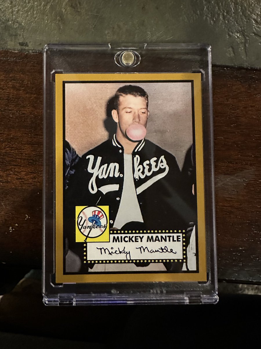 jonboyatmu's tweet photo. @premiercards_2 I pulled a Mantle. No info anywhere on it https://t.co/nQ808nr5Z5