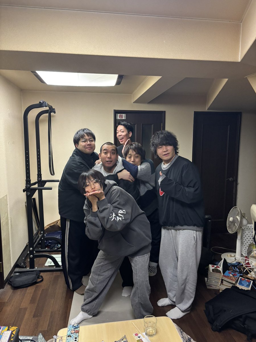 takuroakagi's tweet photo. 前の家で優勝おめでとうをしてもらった！！！ https://t.co/qBj61gYphg