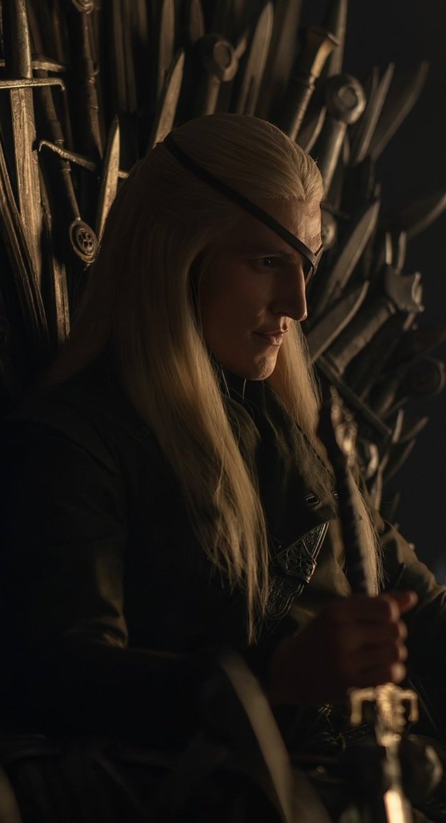 hbo what did you do to my boy's wig???