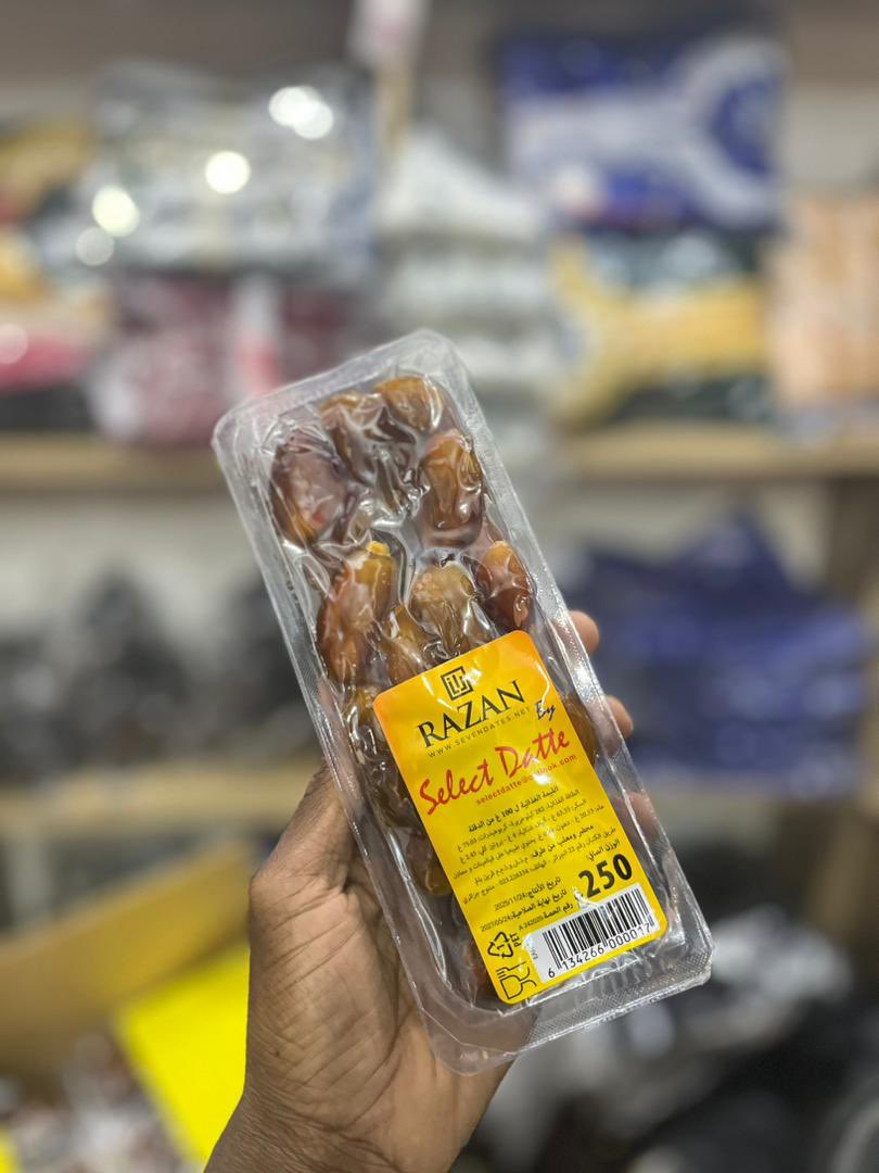SadiqGustavoo's tweet photo. - RAZAN &amp; RACIER DATE 🌴
- 250g ✅
- Price: 4,500 Each 🏷️

  - LOCATION KANO 📍
  - NATIONWIDE DELIVERY 🚚 ✈️
  - FREE DELIVERY WITHIN (KANO) 🚖

Dm or 📞/Whatsapp: 08132967511

RTW Pls 🙏🏼 https://t.co/dNVvEzU5fZ