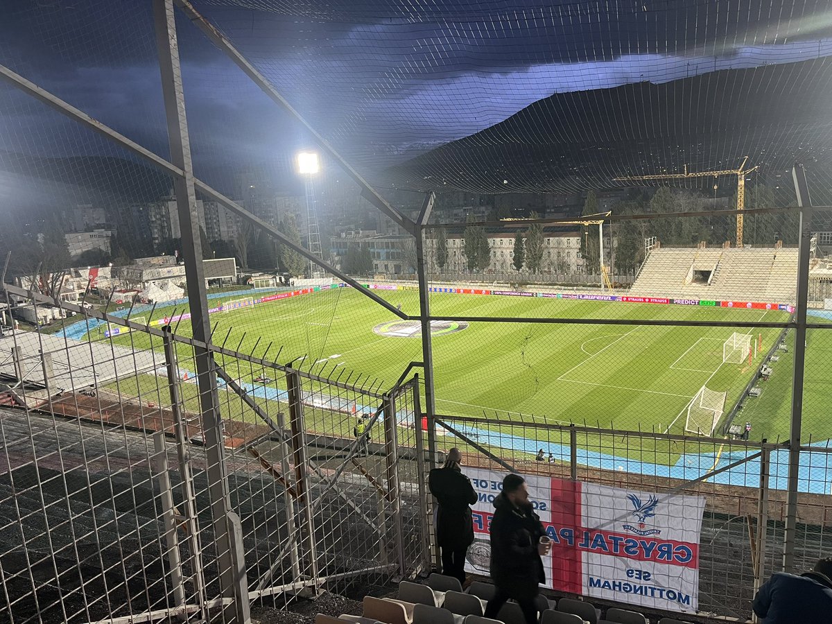 TomDutty's tweet image. Watching Palace in a Bosnian cage. 🦅