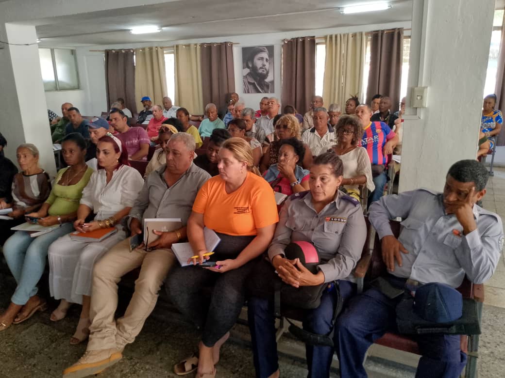 blanco_yan72's tweet photo. Plenaria de la Defensa en la Lisa #SomosContinuidad. https://t.co/5wxbLx5z18