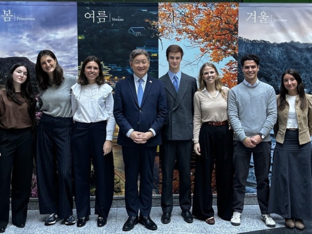El número de estudiantes españoles que viajan a la República de #Corea a través de programas de intercambio o del programa #workingholiday continúa en aumento, pasando de 660 en 2023 a 705 en 2024, y alcanzando aproximadamente los 770 en el último año. camaracomercioespanacorea.es/es/comunicacio…