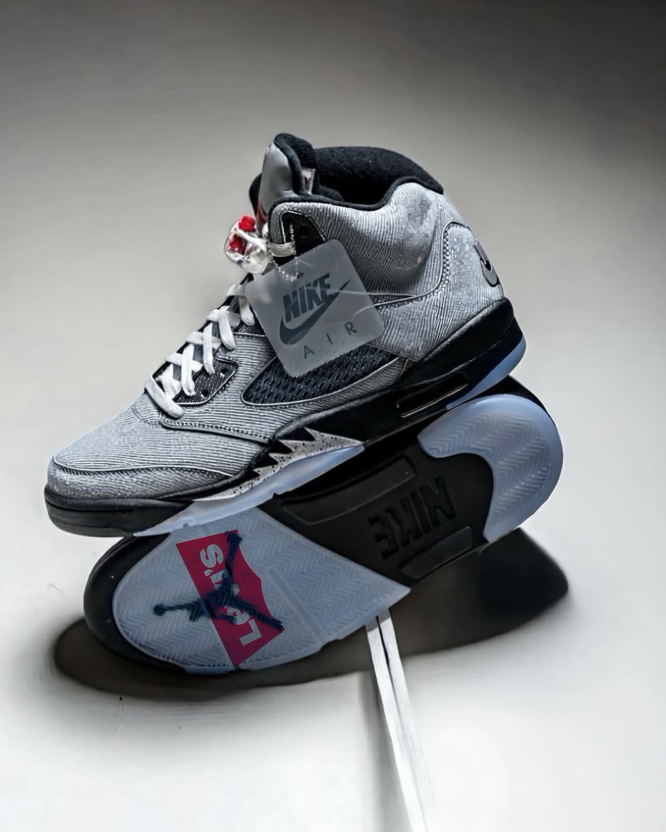 JustFreshKicks's tweet photo. Levi’s x Air Jordan 5 “Grey Denim” concepts 🐺👖 https://t.co/PQhaaRjcML