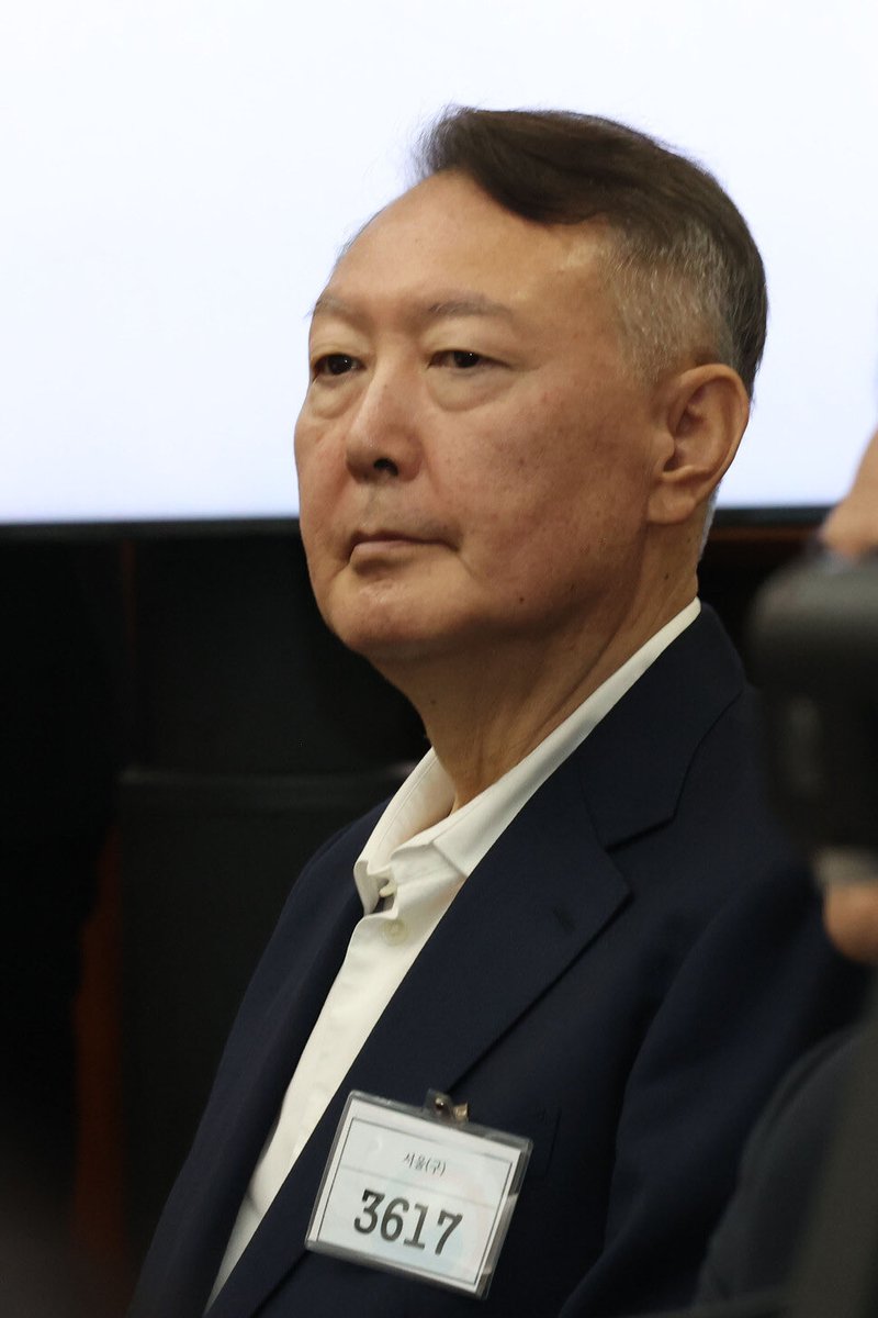 다들 마음 쓰시느라 고생 많으셨습니다.
얼마나 외로우실지..
얼마나 더 헬쓱해지실 지..
얼마나 큰 고통을 감내하시는지..
나로써는 감히 상상해볼 수 없는 영역입니다.
도저히 잠이 안오네요.

우리는 얼마나 온실 속의 화초로 살아왔는지 크게 체감이 되는 날입니다.

좋은 밤 되세요.