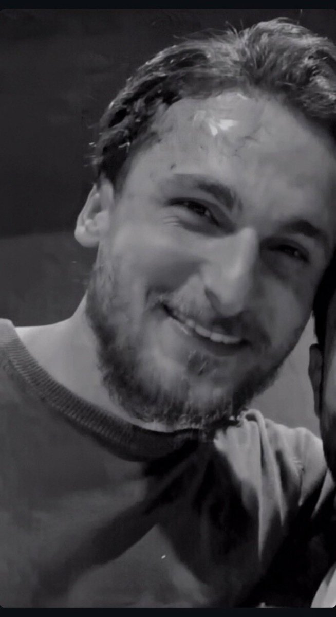 Ewenniii's tweet image. اسمش خیلی کمتر پخش شده وجونش درخطره.
#مهدی_اسلام_دوست
ازش اعتراف اجباری وپخش تلویزیونی گرفته شده
حکم خیلی سنگینی براش صادر شده .
مهدی عزیز 401 هم دستگیر شده و پرونده داره.
قبل از این که دیر بشه صدای مهدی باشید.
فراموشش نکنید.
سعی میکنم اسامی که کمتر بهشون پرداخته شده رو بزارم.