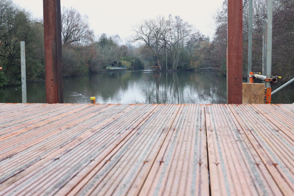 LBofBromley's tweet photo. Much anticipated work to complete the installation of the newly constructed bridge over Kelsey Park lake is now underway, with the work envisaged to be completed in a matter of weeks https://t.co/GrEzyXJwIk https://t.co/6VfgtRe257
