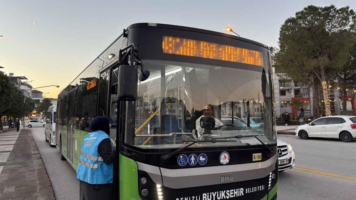 denizliakgenc's tweet photo. Ramazan ayının ilk gününde, Ak Gençlik Denizli olarak iftara beş kala hemşehrilerimizle bir araya geldik. 🌙

Paylaşmanın, dayanışmanın ve kardeşliğin bereketini birlikte yaşadığımız bu anlamlı vakitte gönüllere dokunmanın mutluluğunu yaşadık.

Ramazan ayı boyunca aynı inanç, aynı heyecan ve aynı kararlılıkla sahada olmaya devam edeceğiz. 🇹🇷