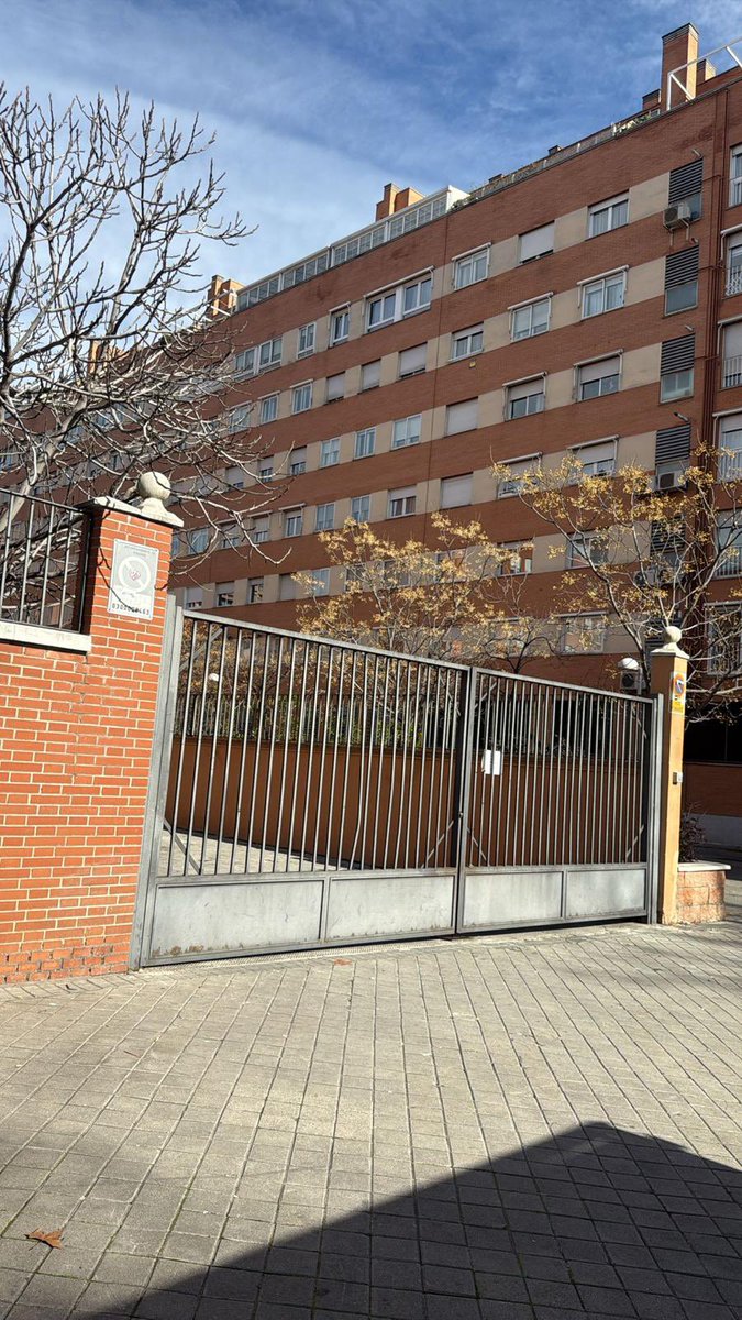 Incivismo vs limpieza 

📍Calle Játiva