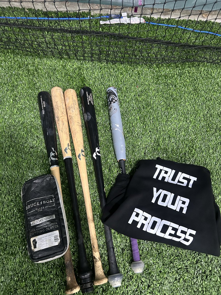 mnilles3's tweet photo. Great Wednesday night of hitting with @gabinillesfastp @GLBatCo @bruceboltus @DeMariniFP @clongbaseball -repping a classic hat! #trustyourprocess #oldmanbaseball #mensfastpitchsoftball https://t.co/5e7x158BmY