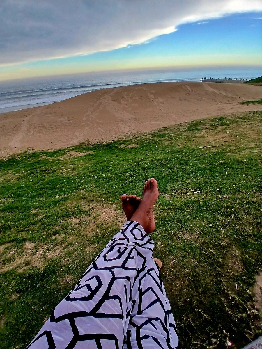 buhle_chamane's tweet photo. Beach day https://t.co/2B2mrEfqhZ