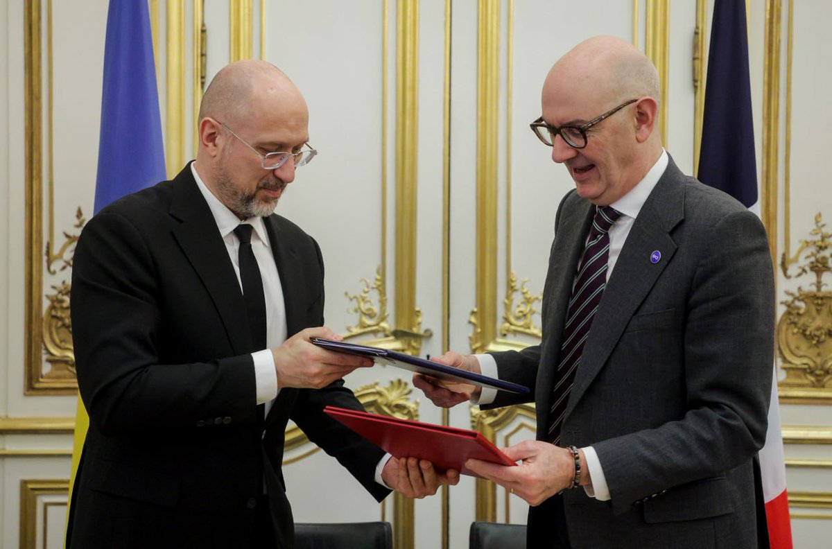 Denys_Shmyhal's tweet photo. 🇺🇦🇫🇷 France will provide €71 million in grant support, partly dedicated to Ukraine’s energy sector. The agreement was reached during my meeting with @RolandLescure, France’s Minister of the Economy, Finance and Industrial, Energy and Digital Sovereignty.
We also signed a cooperation document on nuclear energy, strengthening the foundation for deeper strategic partnership and setting a framework for the recovery and modernization of Ukraine’s energy system.
Grateful to our French partners for their sustained support. Ukraine has already received more than 50 humanitarian energy shipments, including over 140 high-capacity generators. France has also contributed €5.7 million to the Energy Support Fund. Special thanks to the French government for the decision to deliver an additional 150 generators to Ukraine during February.
Together with France, we are implementing three major infrastructure projects to strengthen the resilience of regional energy systems. We also see strong engagement from French companies to expand and deepen our cooperation.
Thank you for your support and solidarity. Light will prevail.
_______

🇺🇦🇫🇷 Франція надасть грантову фінансову підтримку в розмірі 71 млн євро, частина якої буде спрямована на енергетичний сектор України. Про це домовилися під час 
нашої зустрічі з Роланом Лескюром, Міністром економіки, фінансів та промисловості, енергетики та цифрового суверенітету Франції. Ми також підписали документ щодо співпраці у сфері ядерної енергетики. 
Цим закладаємо міцну основу для поглиблення стратегічного партнерства та формуємо рамку відновлення й модернізації енергетичного сектору України. 
Щиро вдячний французьким партнерам за підтримку. Україна отримала вже понад 50 вантажів гуманітарної енергетичної допомоги, зокрема понад 140 потужних генераторів. Ще 5,7 млн євро Франція спрямувала у Фонд підтримки енергетики. Окрема вдячність французькому уряду за рішення поставити додатково 150 генераторів до України протягом лютого. 
Разом із Францією реалізуємо три важливі інфраструктурні проєкти для стійкості регіональних енергосистем. Бачимо залученість та готовність французьких компаній продовжувати й поглиблювати співпрацю.
Дякуємо за підтримку й солідарність. Світло обовʼязково переможе!