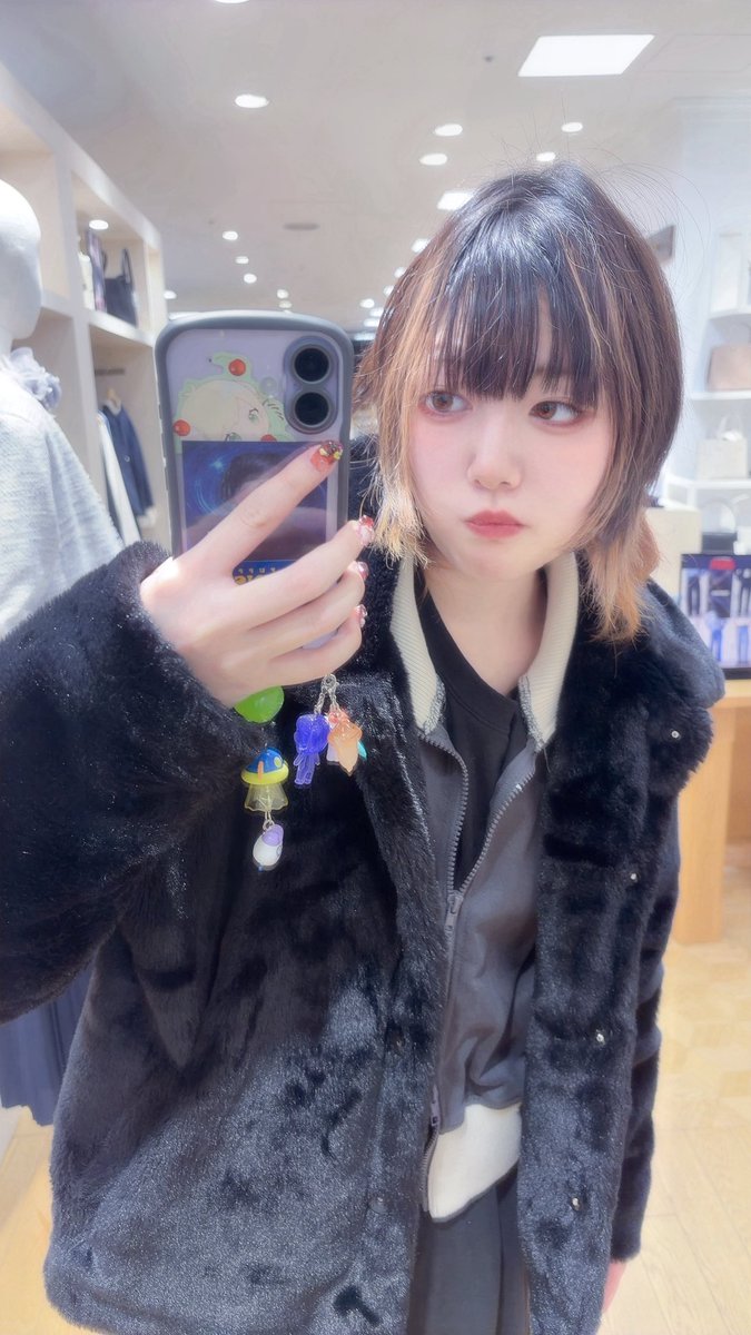 ななせ tweet media