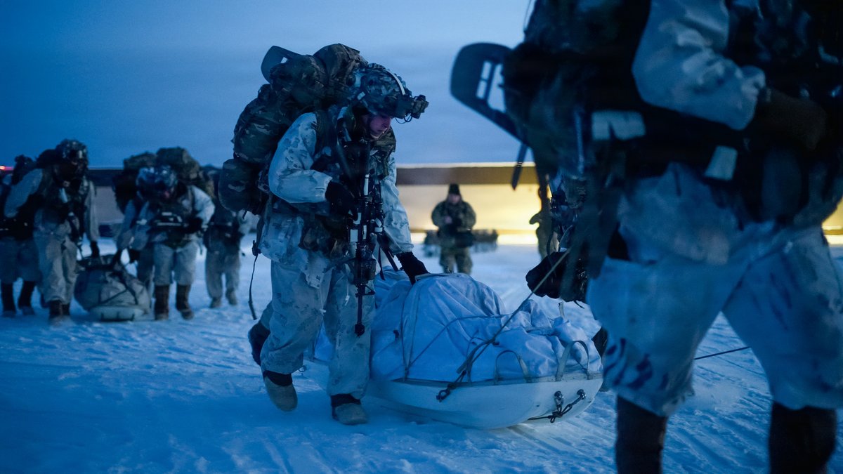 DeptofWar's tweet photo. STRENGTH THAT NEVER SLEEPS

@11thAirbornediv WARRIORS own the night. https://t.co/PFSh3qoazQ