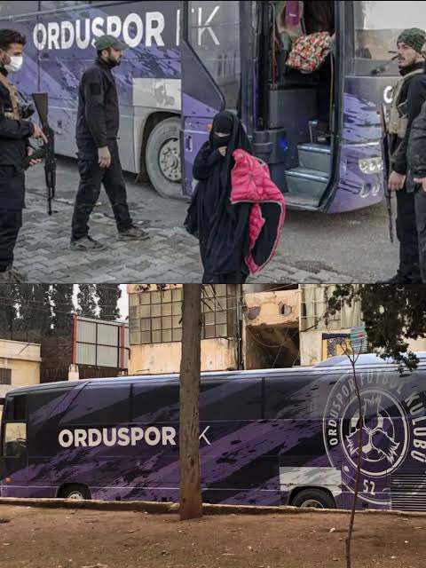 Geçen sene Suriye’de görüntülenen 3.Lig ekiplerinden 52 Orduspor Futbol Kulübü’nün eski takım otobüsü bu kez BBC News’in “Şam yönetimi IŞİD ile bağlantılı tutsakların toplu kaçışlarını doğruladı” haberinde görüntülendi.
