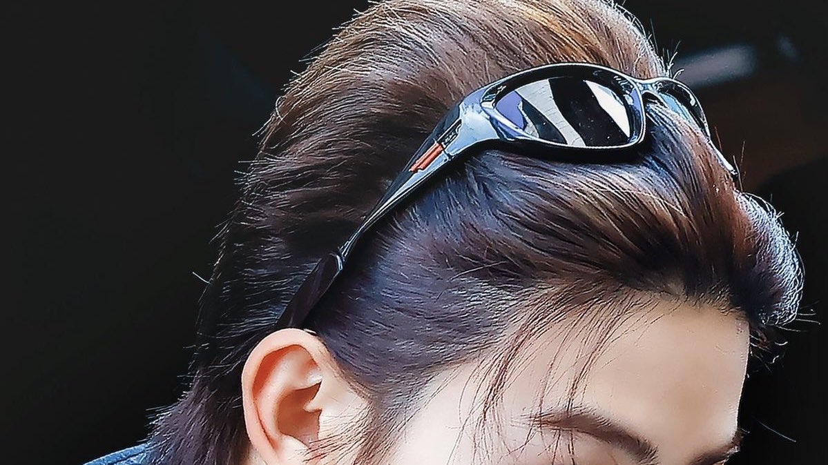 coerful's tweet image. accessory so iconic you dont even need to see his face to know exactly who it is