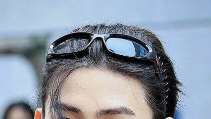 coerful's tweet image. accessory so iconic you dont even need to see his face to know exactly who it is