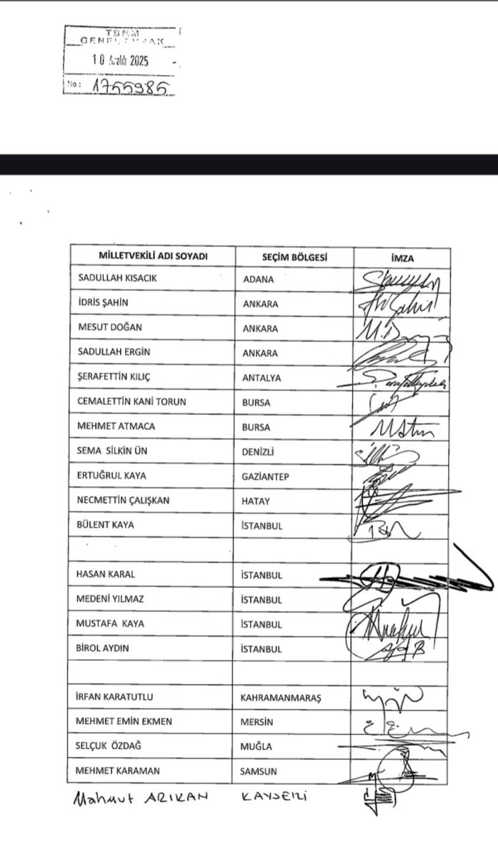 Dünyada çok büyük olaylar oluyor. 
Hepimiz pür dikkat gelişmeleri takip ediyoruz. 

Siz de fırsattan istifade çocuklarımıza zorunlu aşı kanunu mu çıkaracaksınız?!

Aklınızı küreseller mi aldı sizin?
Çekin imzalarınızı bu şeyden...