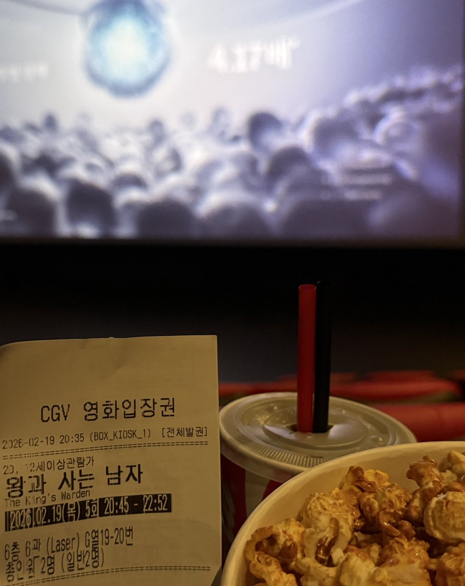 yangroong's tweet photo. 맨날생일하고싶음..🫰🏻 https://t.co/PX2iF62dyD
