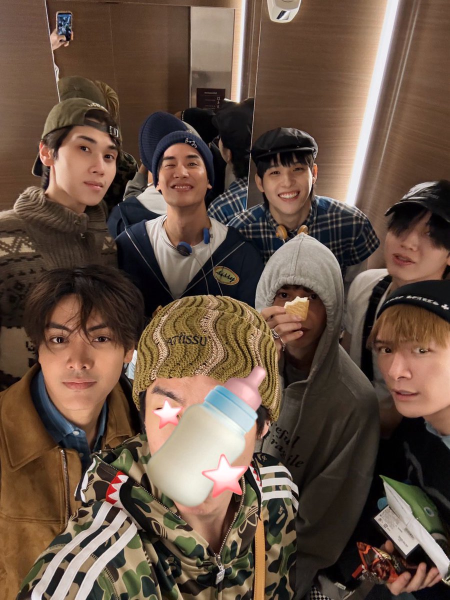 ฉะกายเป็นลูกแท้ๆของเตนิว เป็นพี่ชายของยัยซังจริงๆๆๆ ㅠㅠ ลูกหมีวาฬติดป๊าพ่อนิ่นา

#SkyWongravee
#เตนิว #TayNew 
#Tawan_V #Newwiee