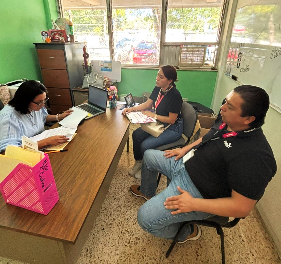 INEYucatan's tweet photo. La #05JuntaDistrital del #INEYucatán acudió a los planteles del #COBAY en #Opichen y #Uman, así como la secundaria #RooseveltErcéBarrónPech para invitarlo a sumarse al proyecto "Soy Digital 2026", para una ciudadanía digital y participación segura en entornos digitales #ENCIVICA https://t.co/ljYpgxIIVS