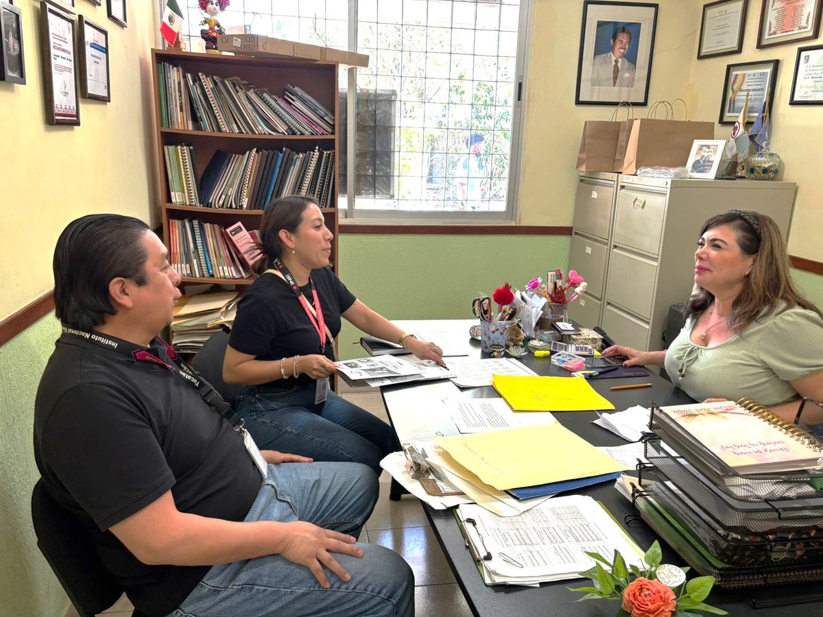 INEYucatan's tweet photo. La #05JuntaDistrital del #INEYucatán acudió a los planteles del #COBAY en #Opichen y #Uman, así como la secundaria #RooseveltErcéBarrónPech para invitarlo a sumarse al proyecto "Soy Digital 2026", para una ciudadanía digital y participación segura en entornos digitales #ENCIVICA https://t.co/ljYpgxIIVS