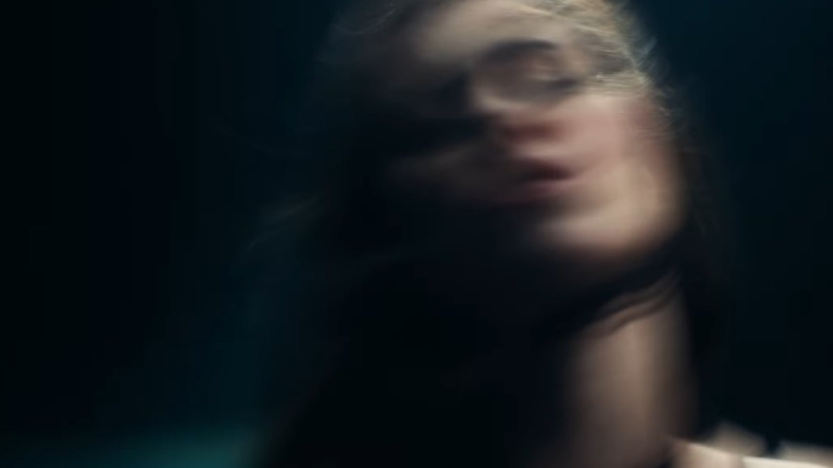 lacysopposite's tweet photo. le clip de jeanne est tellement beau, elle a parfaitement retranscrit ce que l’on ressent à l’intérieur de nous pendant une crise d’angoisse🫂 https://t.co/2jt100Sjrl