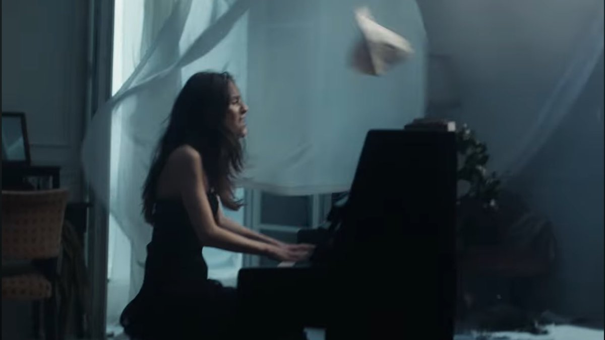 lacysopposite's tweet photo. le clip de jeanne est tellement beau, elle a parfaitement retranscrit ce que l’on ressent à l’intérieur de nous pendant une crise d’angoisse🫂 https://t.co/2jt100Sjrl
