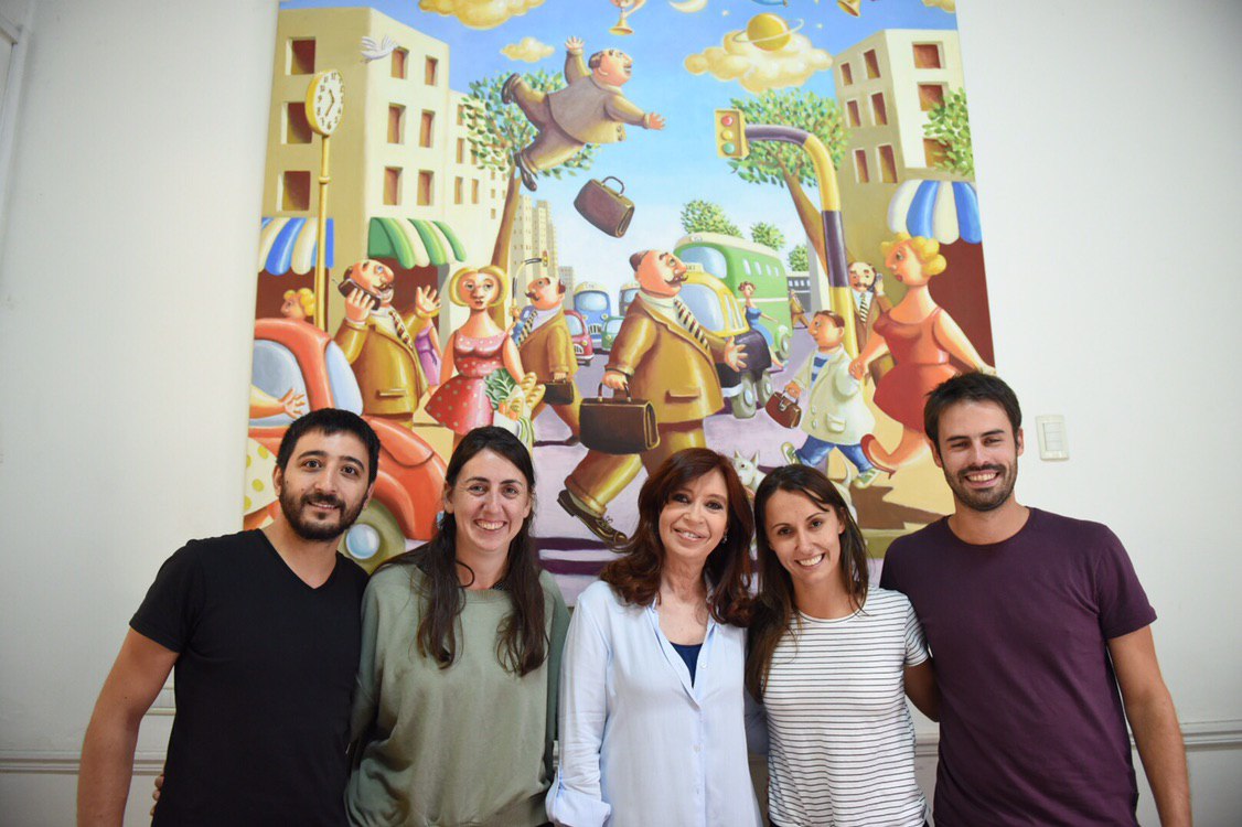 Nos toca demostrar como generación política que no nos van a disciplinar, que a Cristina la vamos a liberar: por lealtad a nuestra historia, por amor a quien mejor nos expresa y por la convicción de que el futuro que soñamos es posible con ella a la cabeza. Feliz cumple Cristina.
