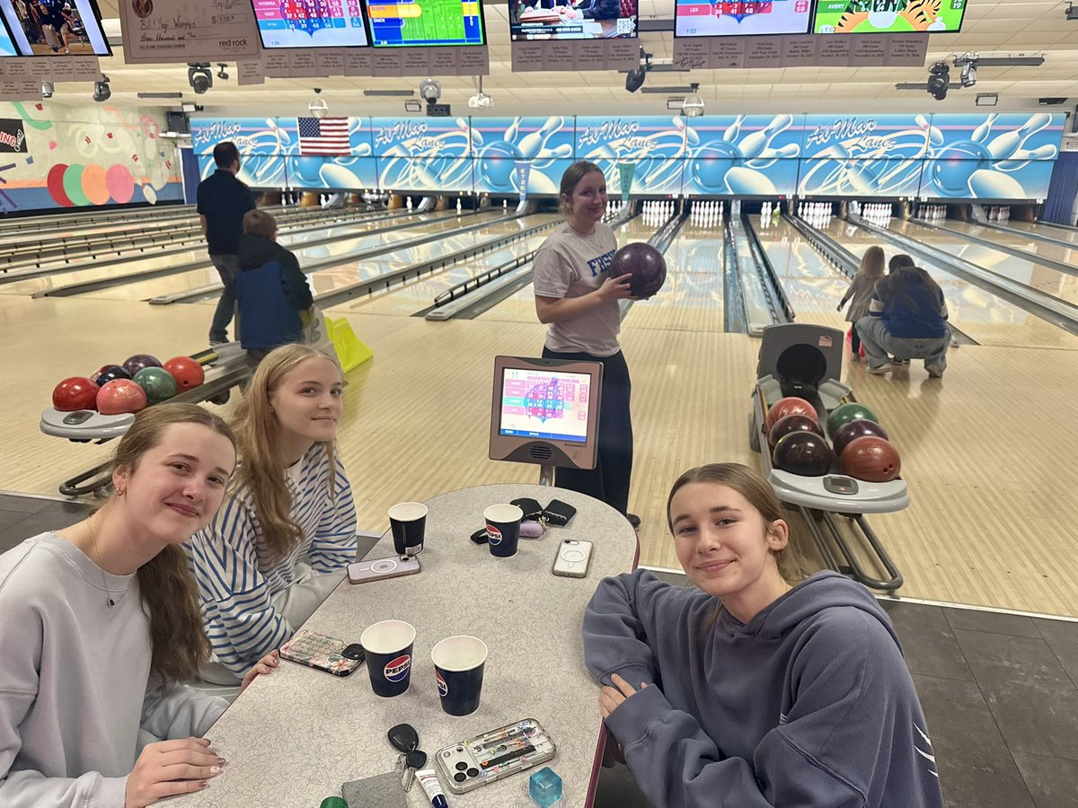 fhsLadyTrojans's tweet photo. Promise!! 🎳 No bowling pins were injured during this outing😂😂
Great day to unwind and prep for a tourney run!
LadyTrojans open with a bid for a district title as we take on Massillon Jackson next Saturday the 28th in Wooster. #rolltroj
#weNOTme @FHSAthletic @FindlayHS https://t.co/Kys4ej2hDO