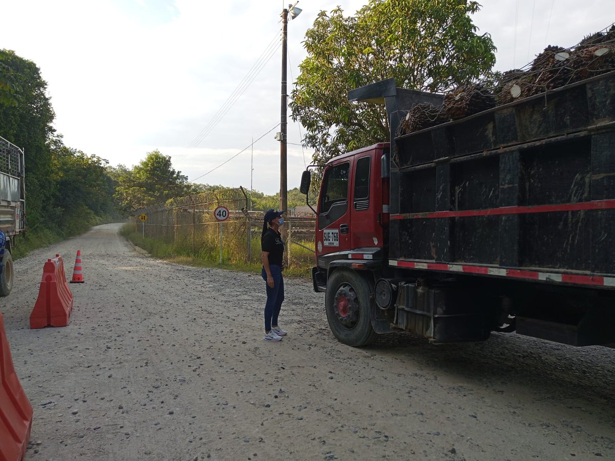 SabanaDeTorres1's tweet photo. ☝🏻La Secretaría de Tránsito y Transporte, realizó campaña de sensibilización enfocada en seguridad vial en la Vereda El Almendro, teniendo en cuenta que debido a protestas en vía nacional, se incrementó el tránsito de vehículos por este sector🚐 https://t.co/Mb5RKmzj50