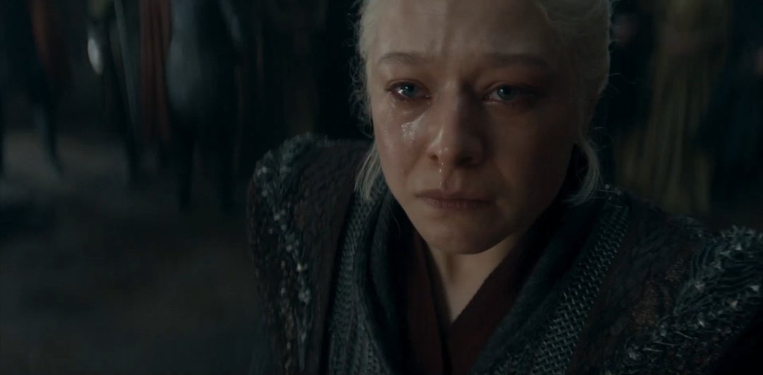 Reina rhaenyra usted haga lo que tenga que hacer después de su perdida, si es necesario que usted sea la que tire a helaena por la ventana HÁGALO acá estaremos apoyando sin dudar