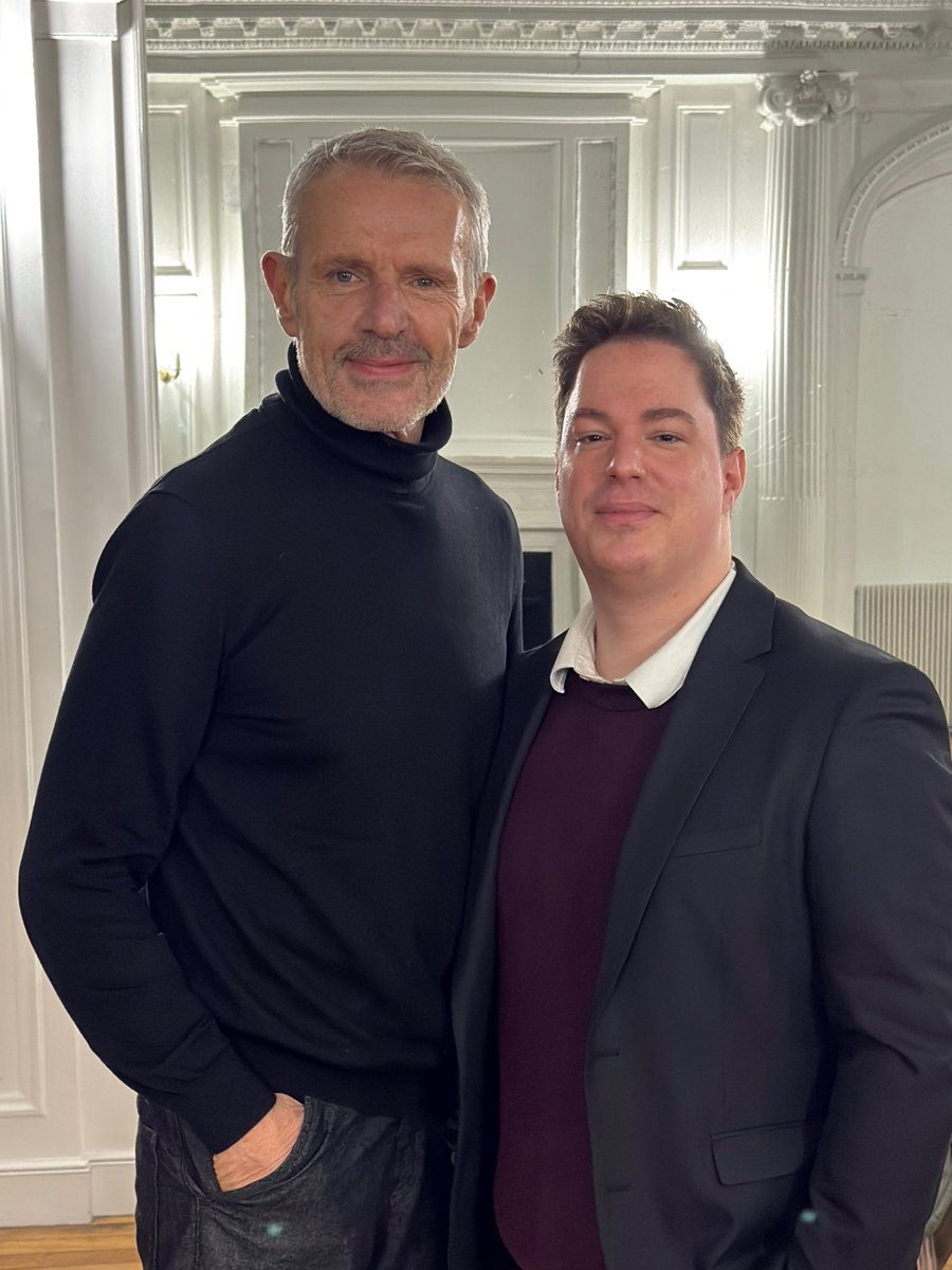 KevinMullr's tweet photo. Très heureux de partager la dernière affiche sur laquelle j’ai eu le plaisir de travailler ✍️ : le concert de Lambert Wilson, le 13 juin à la Salle Gaveau  

Photographie : Jean-Didier Tiberghien  
Maquilleuse : Aliénor Bernadie  
Retouches / DA : Kevin Muller  
Production : JMD https://t.co/aF9u0B2TId