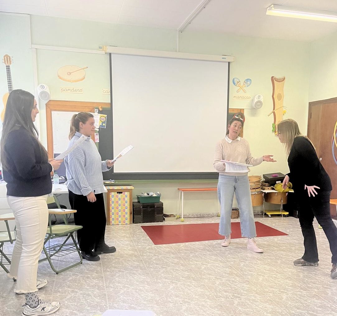 aeverbotonal's tweet photo. Terminamos el día con una sesión súper productiva y bonita con Eva profundizando en el SGAV! Ahora nos toca generalizar lo aprendido a nuestro día a día! https://t.co/sv2SMs7jWT