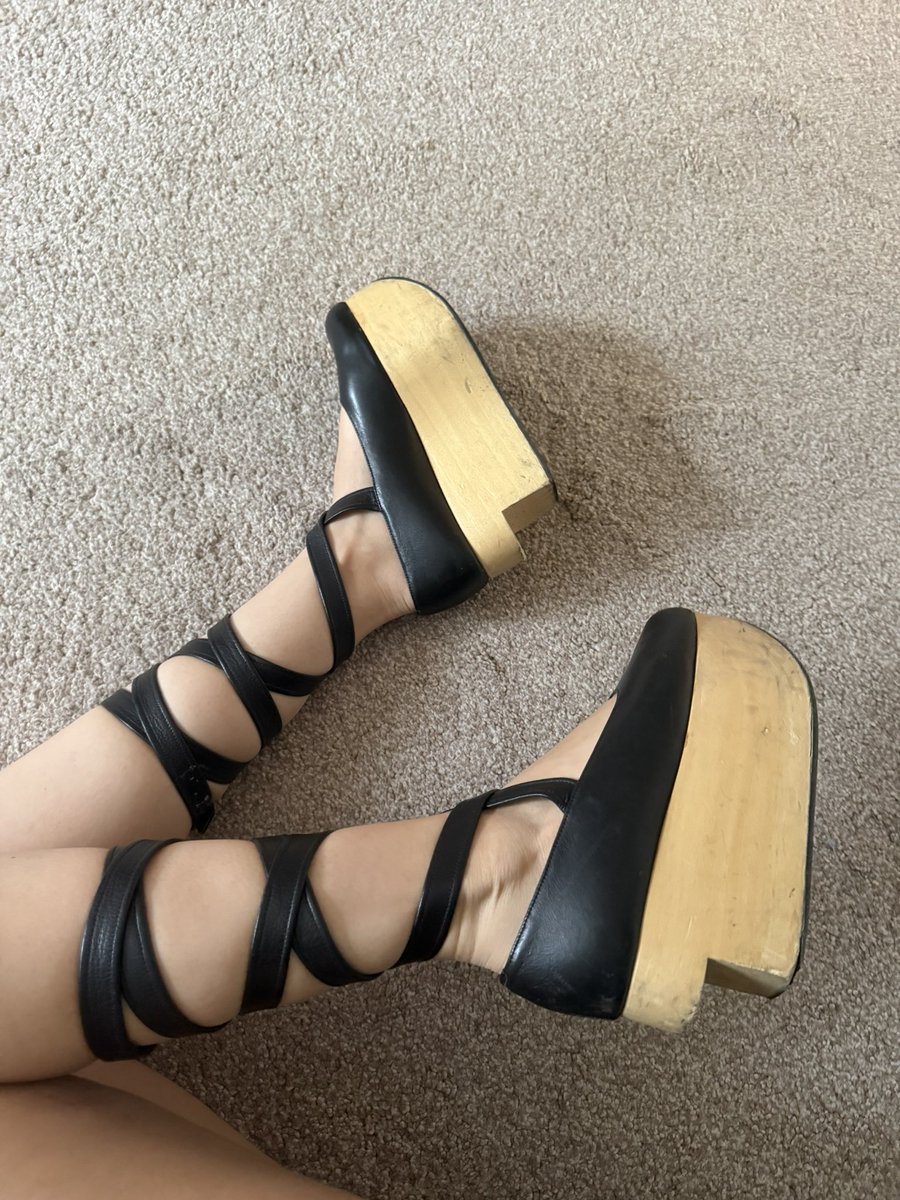 HandsArchives's tweet photo. Vivienne Westwood Rocking Horse Shoes https://t.co/pb8TlUSwoi
