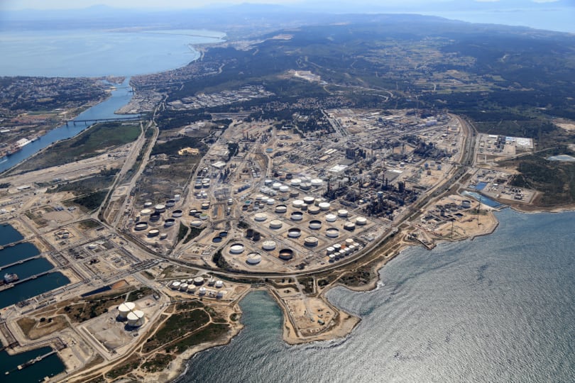 Ca_Lato's tweet photo. French state grant backs Lavera cracker upgrade. Ineos has secured €300 million in state support to modernise and decarbonise the petrochemical complex. However, it must demonstrate measurable benefits in terms of CO2 reductions https://t.co/cLyZidSJjR https://t.co/8uwEZLNVO2