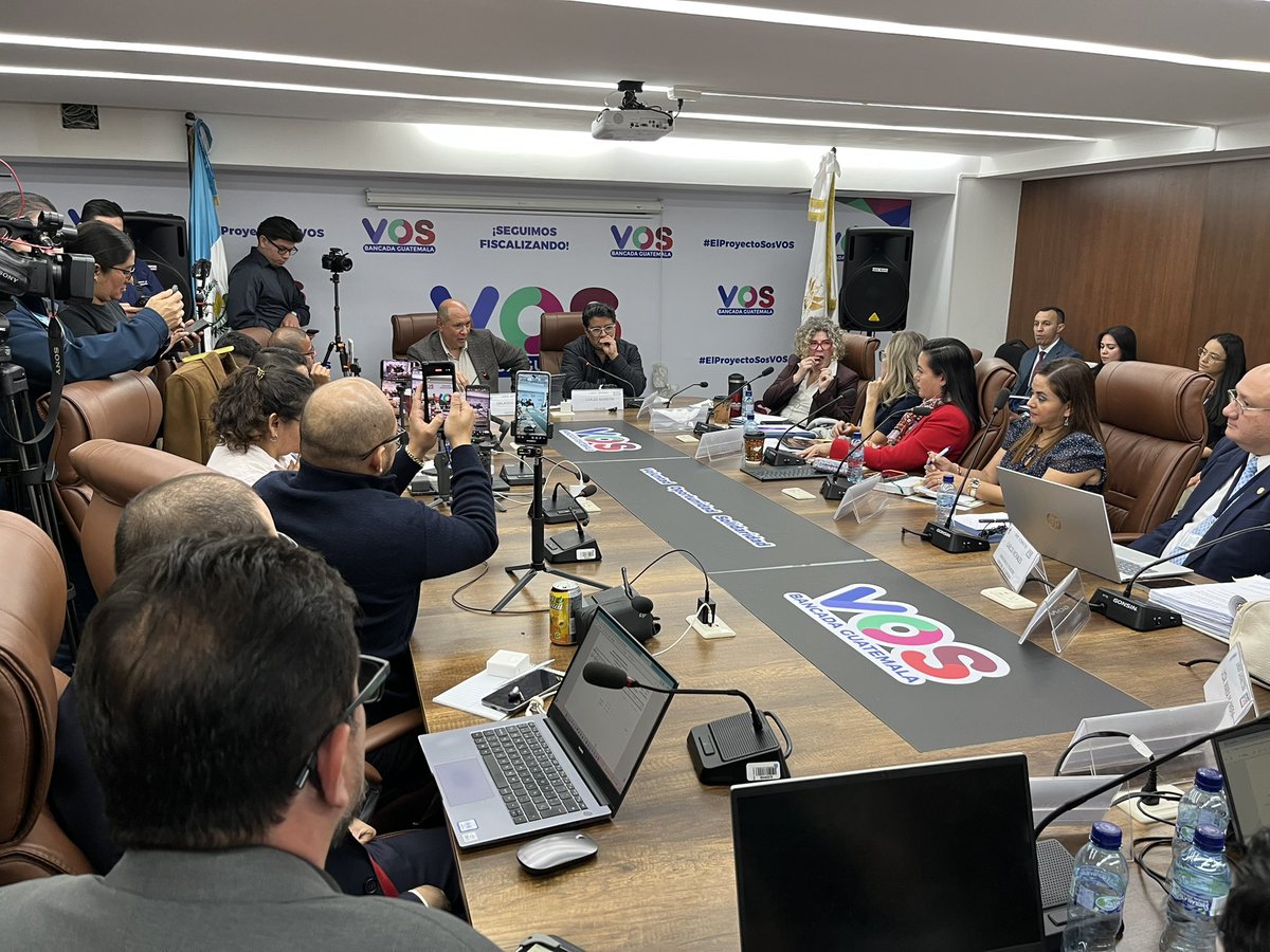 #Congreso |
En citación por el aumento en el precio de la carne, autoridades explicaron que hay menos ganado disponible en varios países por sequías, lo que ha reducido la oferta. Aseguraron que el ganadero en Guatemala recibe casi el mismo pago por libra, por lo que el alza se