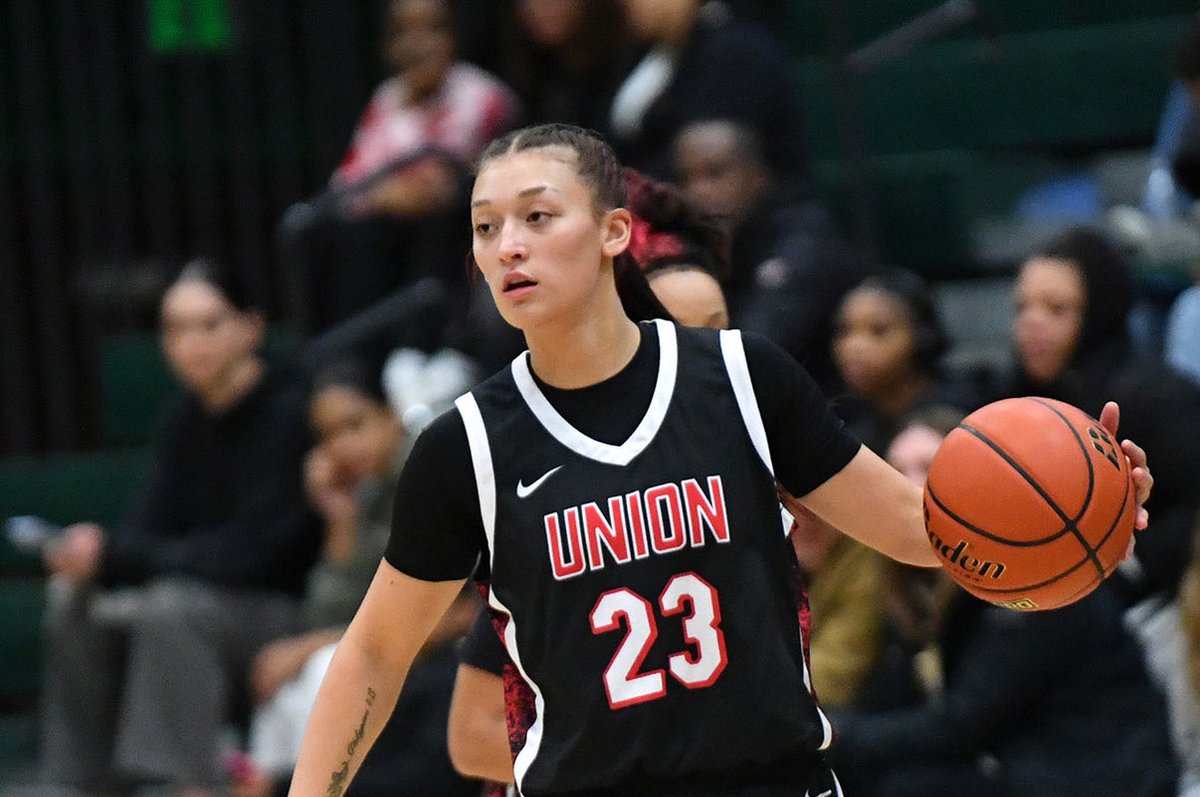 UHSTitanBball's tweet photo. Your new all-time leading scorer for class 4A. Brooklynn Haywood. 👏🏼
Passed Mt Rainier alum Brittany McPhee’s 2815 points last night in our win over Tahoma! 🔥🏀 https://t.co/3b1yz5VGYl