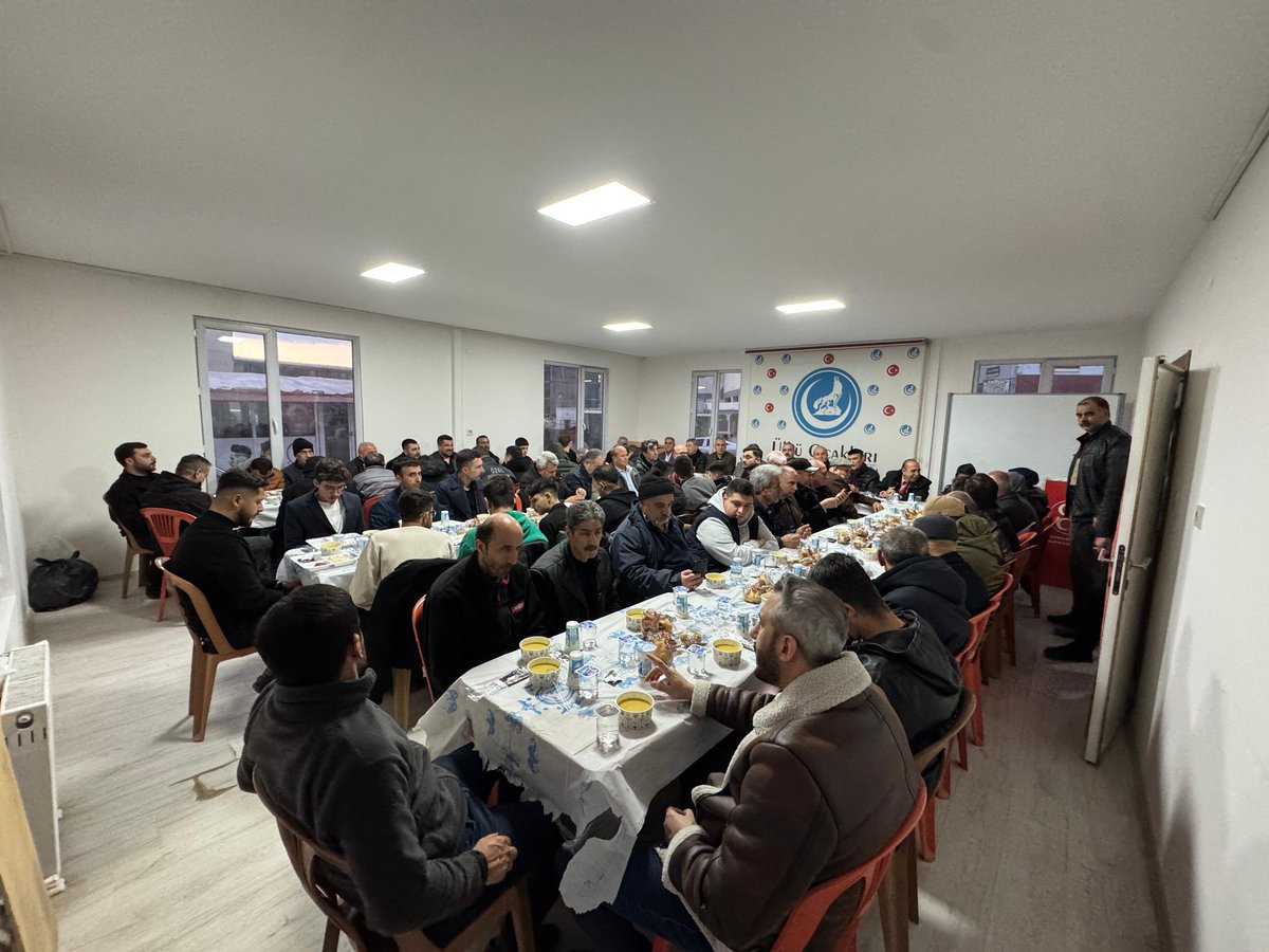 Her yıl olduğu gibi Mübarek Ramazan ayının ilk orucunu Malatya Ülkü Ocakları İl Başkanlığımızda Ülkü ocakları İl Başkanımız,TÜRKAV il Başkanımız, değerli şehit ailelerimiz ve dava arkadaşlarımızla birlikte dualar ile açtık.

Rabbim tuttuğumuz oruçları kabul etsin.