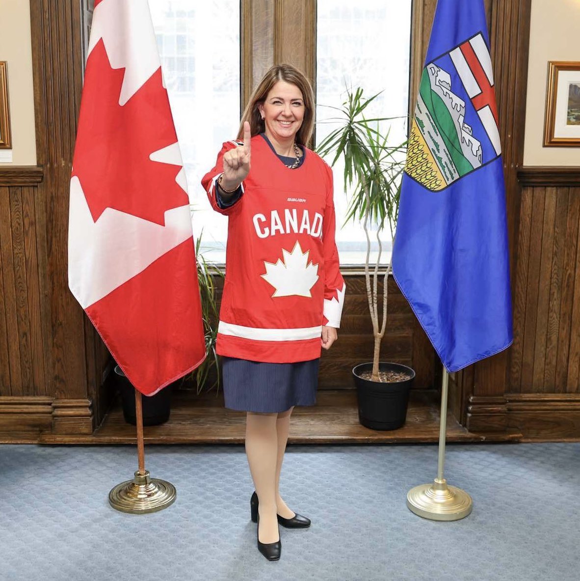 Today our 🇨🇦 Canadian  women’s hockey team is going for gold against the 🇺🇸Americans. Let’s bring it home ladies!